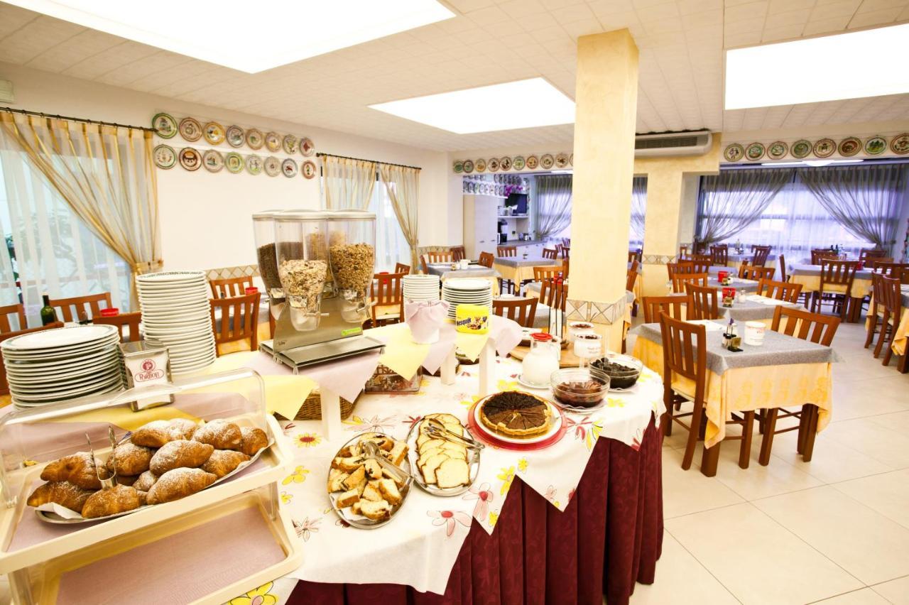 Hotel Dolcevita เชเซนาติโก ภายนอก รูปภาพ