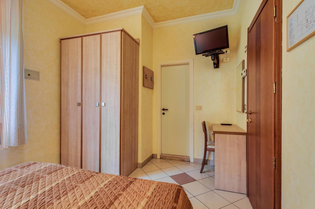 Hotel Dolcevita เชเซนาติโก ภายนอก รูปภาพ