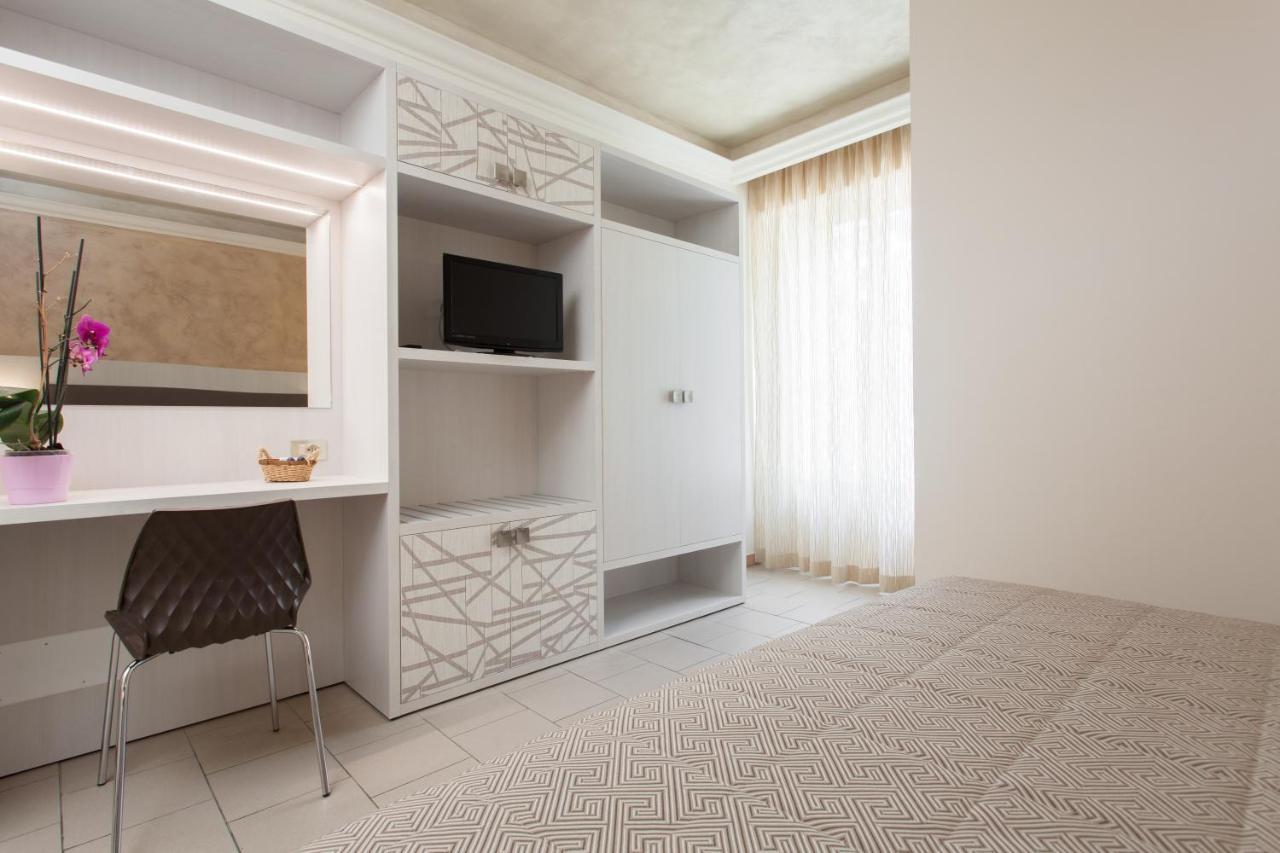 Hotel Dolcevita เชเซนาติโก ภายนอก รูปภาพ