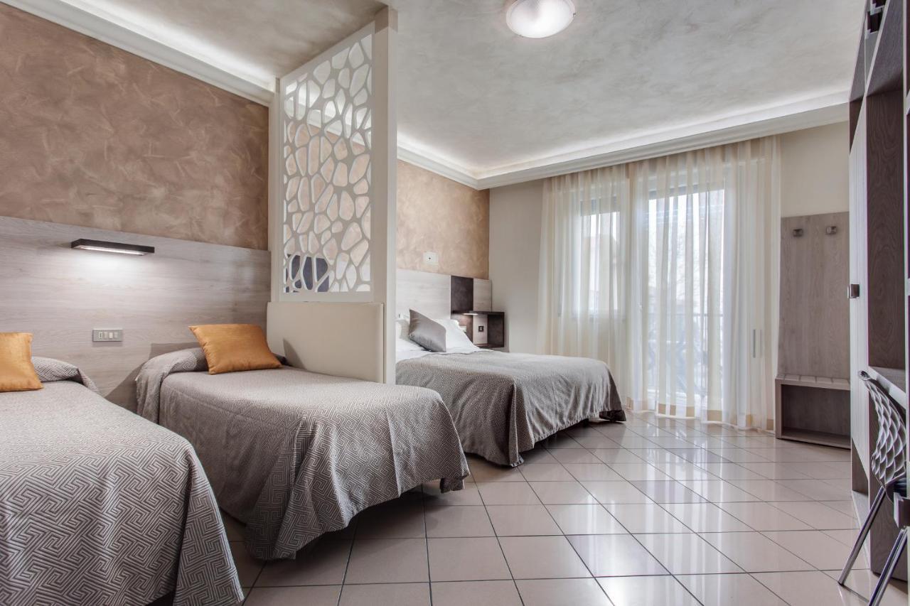 Hotel Dolcevita เชเซนาติโก ภายนอก รูปภาพ