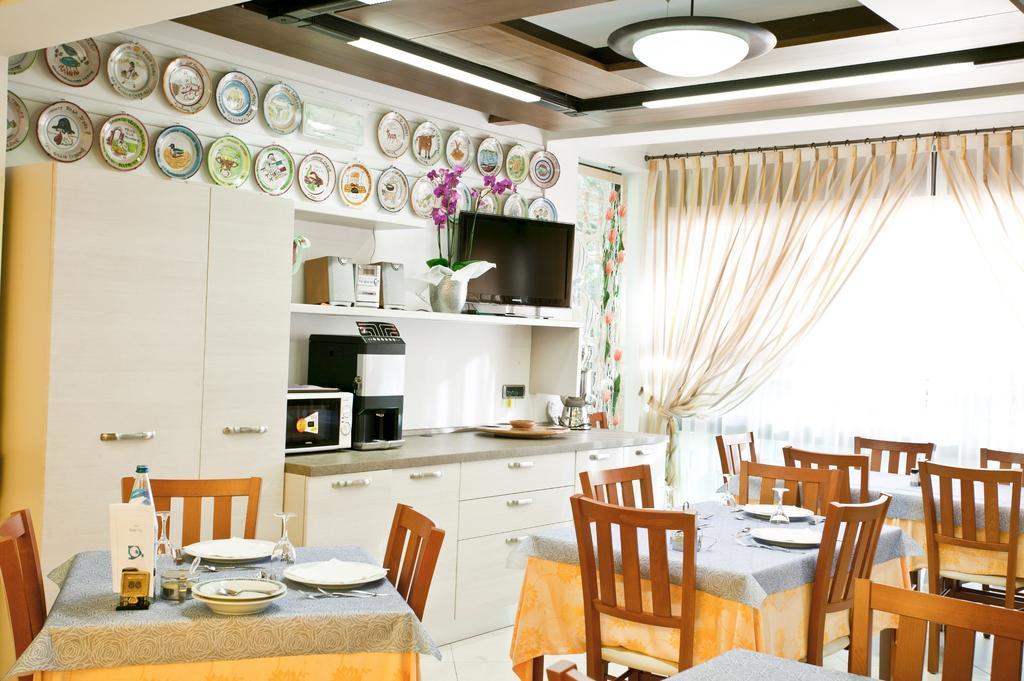 Hotel Dolcevita เชเซนาติโก ภายนอก รูปภาพ