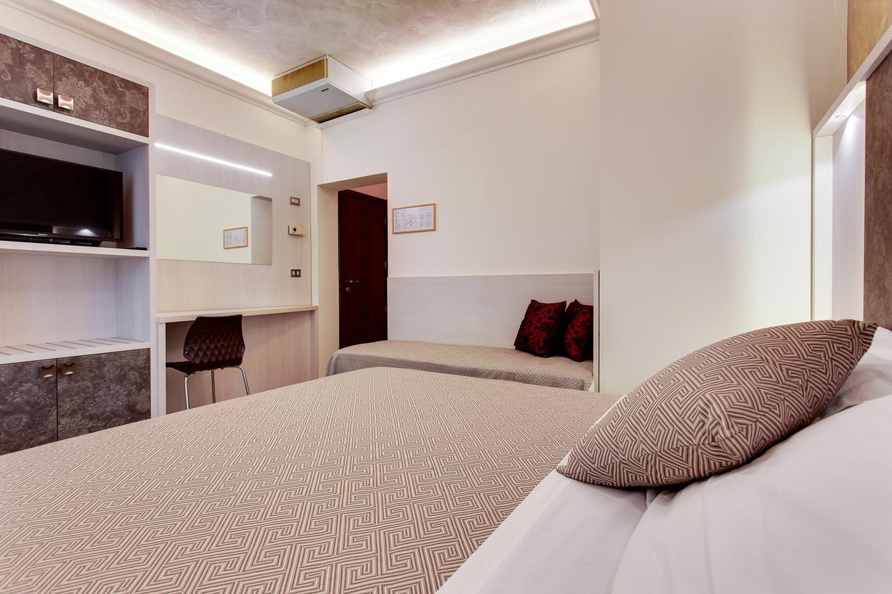 Hotel Dolcevita เชเซนาติโก ภายนอก รูปภาพ