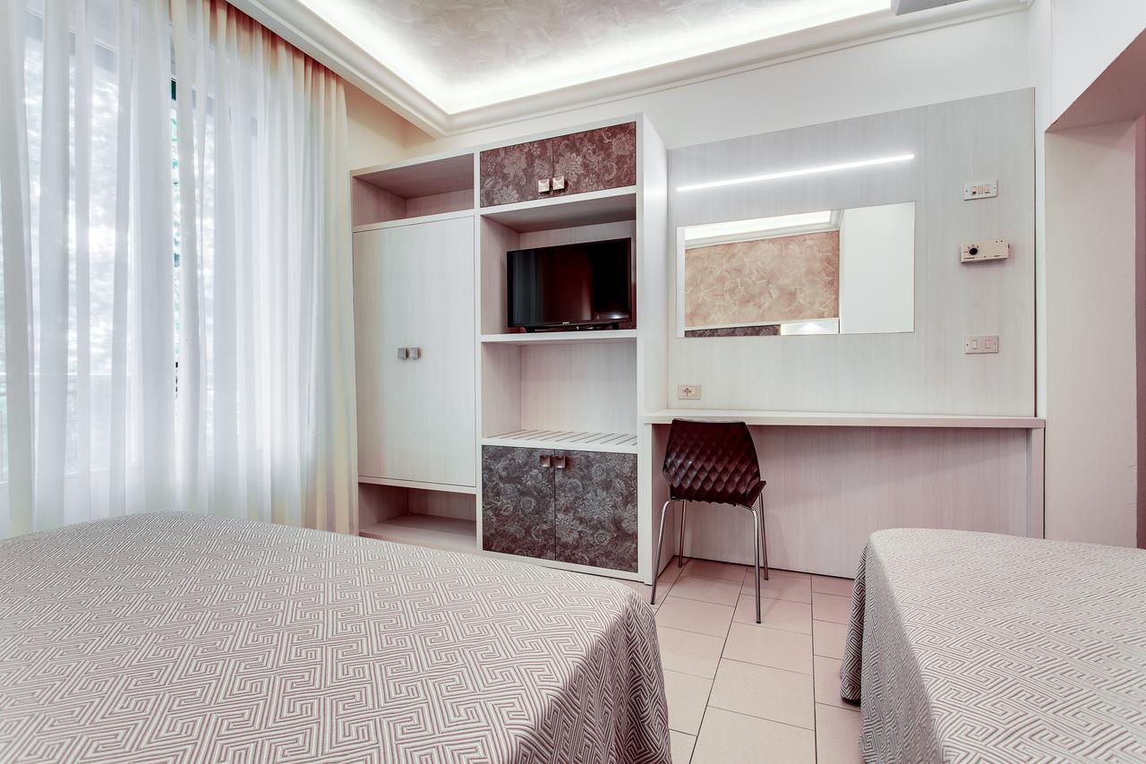 Hotel Dolcevita เชเซนาติโก ภายนอก รูปภาพ