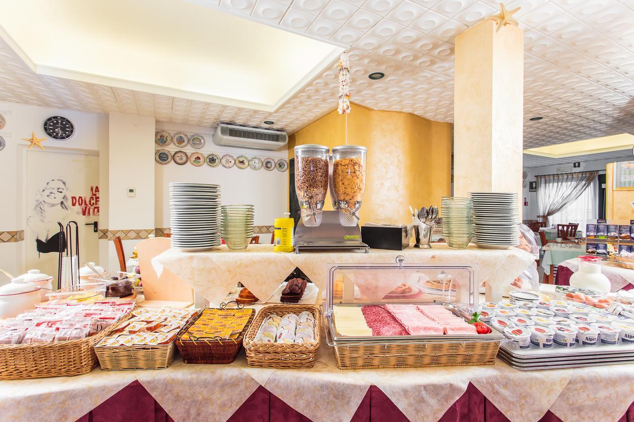 Hotel Dolcevita เชเซนาติโก ห้อง รูปภาพ